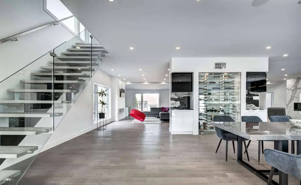 Salón diáfano de un piso reformado de alto standing en venta con inmobiliaria en el barrio de Salamanca, Madrid